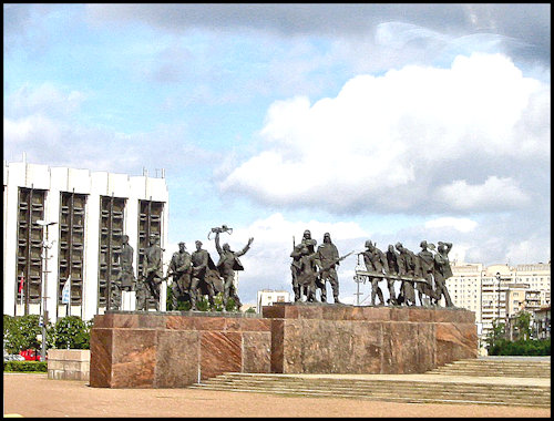 13Monument To The Heroic Defenders of Leningrad